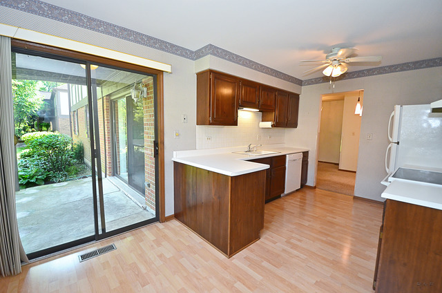 218 Brookside Ln #A, Willowbrook, IL 60527 photo 10