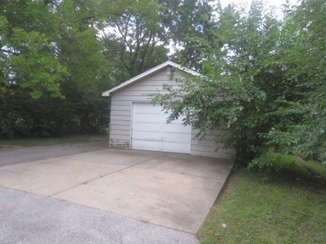 212 E Illinois Ave, Aurora, IL 60505 photo 9