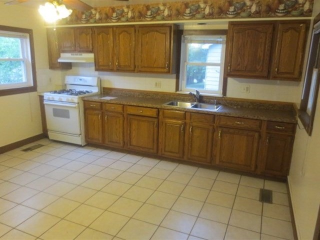 212 E Illinois Ave, Aurora, IL 60505 photo 17