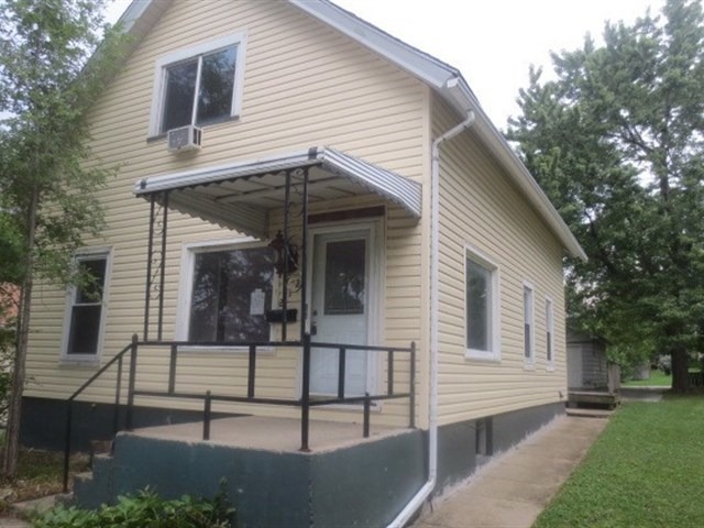 212 E Illinois Ave, Aurora, IL 60505 photo 2