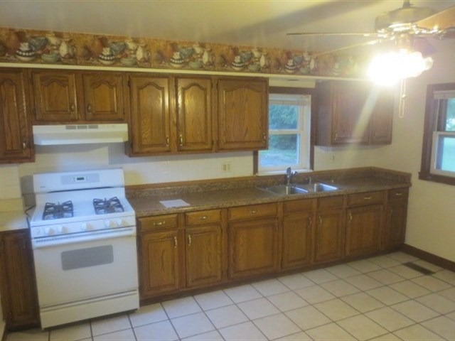 212 E Illinois Ave, Aurora, IL 60505 photo 18