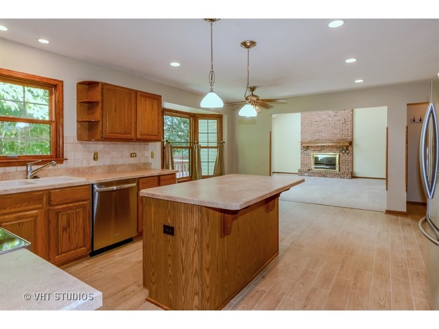 2518 Braddock Dr, Naperville, IL 60565 photo 6