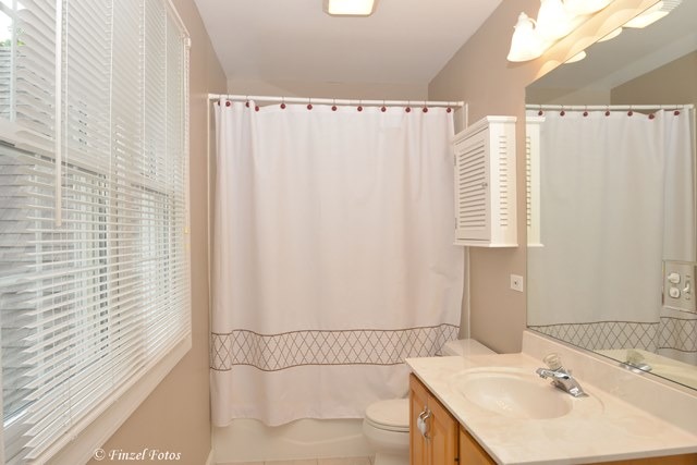 7215 Horseshoe Ct, Cary, IL 60013 photo 16