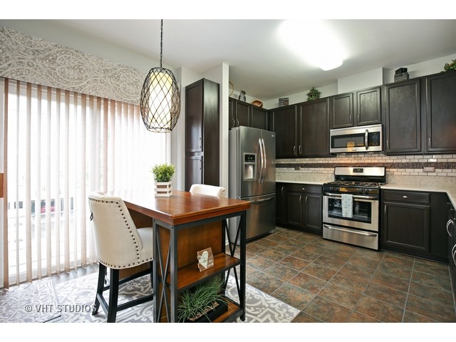 1907 Concord Dr, Mchenry, IL 60050 photo 4