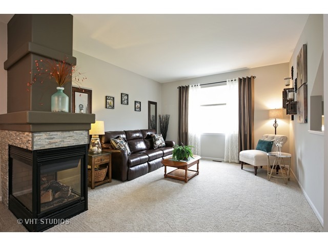 1907 Concord Dr, Mchenry, IL 60050 photo 2
