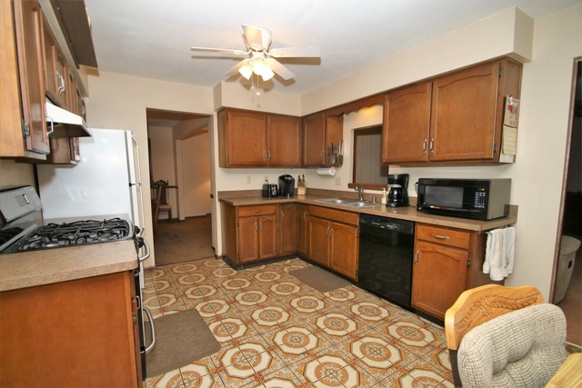 8131 Clockview Rd, Rockford, IL 61108 photo 12