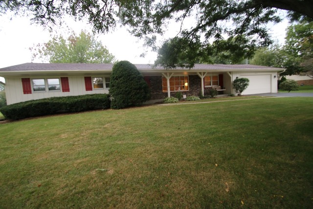 8131 Clockview Rd, Rockford, IL 61108 photo 1