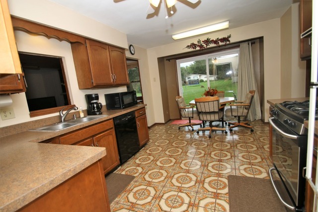 8131 Clockview Rd, Rockford, IL 61108 photo 10
