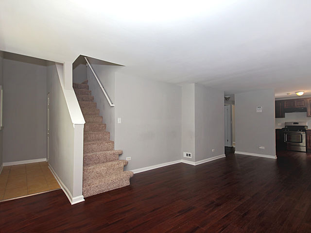 9437 S Champlain Ave, Chicago, IL 60619 photo 4