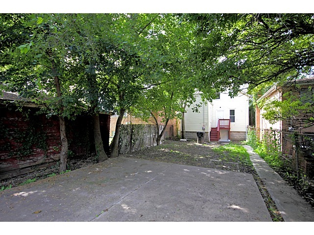 9437 S Champlain Ave, Chicago, IL 60619 photo 16