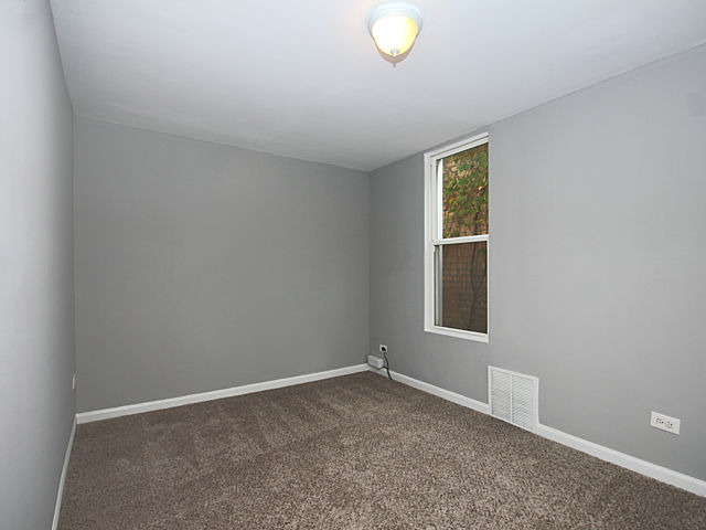 9437 S Champlain Ave, Chicago, IL 60619 photo 7