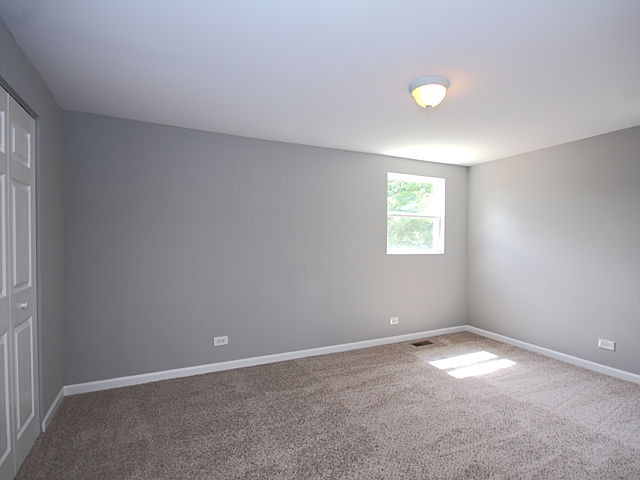 9437 S Champlain Ave, Chicago, IL 60619 photo 11