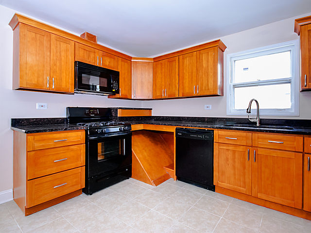 4653 W Devon Ave, Chicago, IL 60646 photo 7