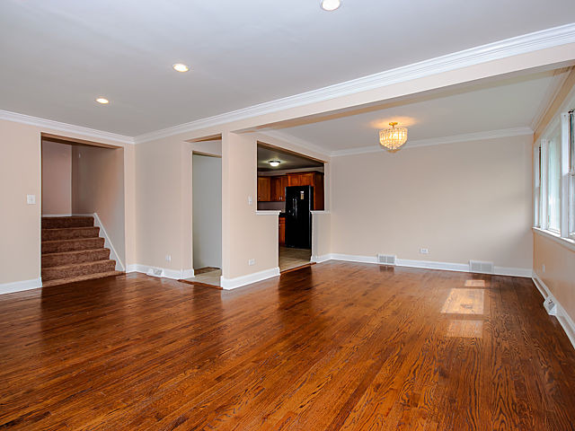 4653 W Devon Ave, Chicago, IL 60646 photo 4