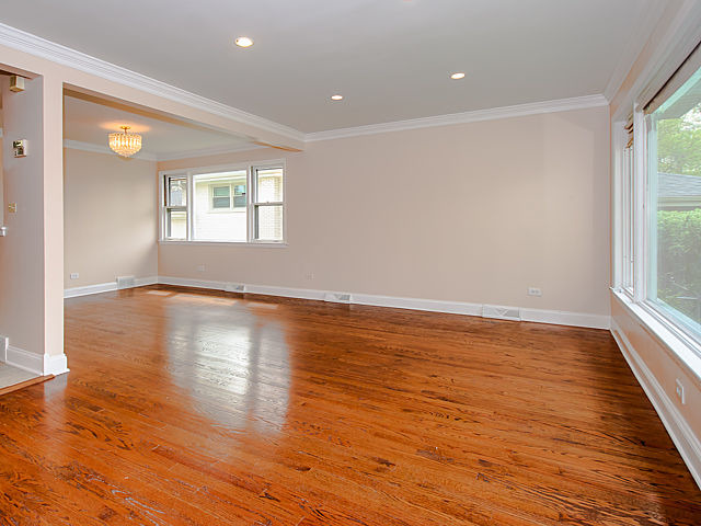 4653 W Devon Ave, Chicago, IL 60646 photo 2