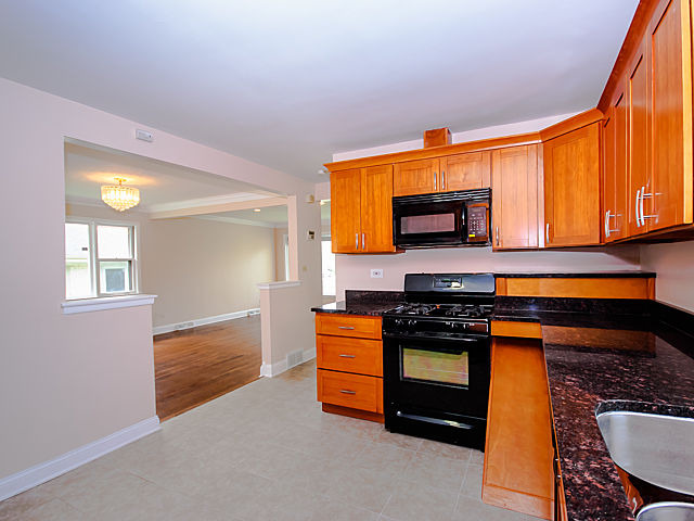 4653 W Devon Ave, Chicago, IL 60646 photo 9