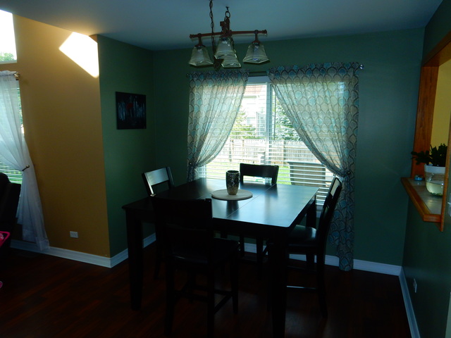 310 Barton Ct, Bartlett, IL 60103 photo 5