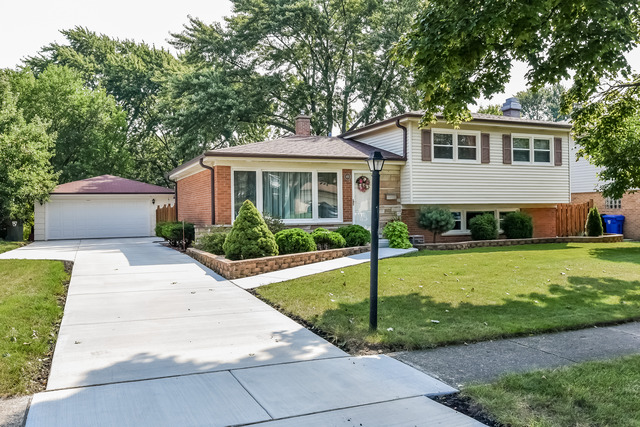 413 S Deborah Ln, Mount Prospect, IL 60056 photo 2