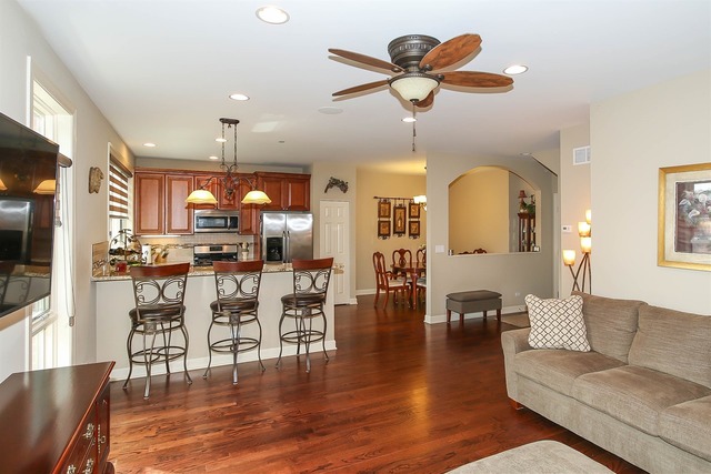 71 Legacy Ln, Wheeling, IL 60090 photo 3