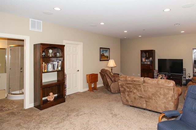 71 Legacy Ln, Wheeling, IL 60090 photo 11