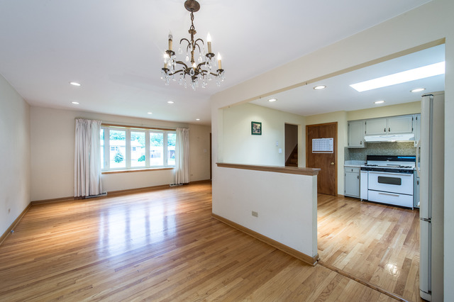 7601 S Octavia Ave, Bridgeview, IL 60455 photo 8
