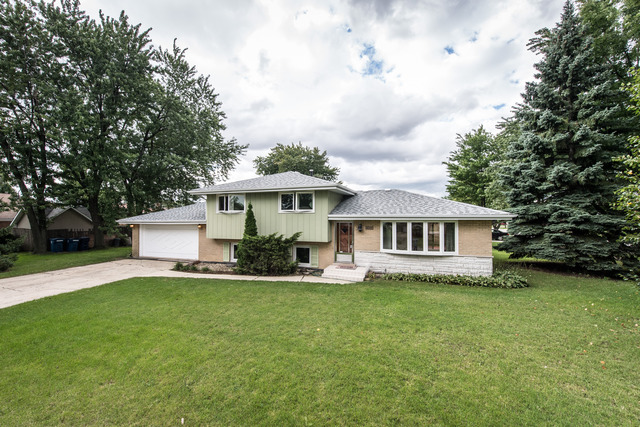 7601 S Octavia Ave, Bridgeview, IL 60455 photo 1