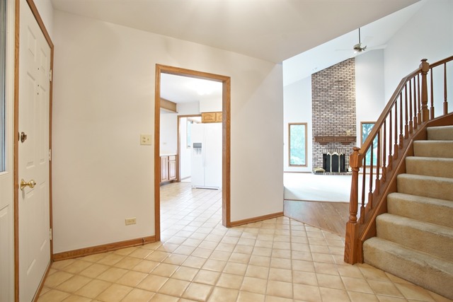 1719 Pebble Beach Ct, Hoffman Estates, IL 60169 photo 2