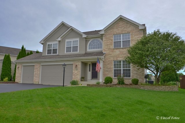 2208 Moser Ln, Algonquin, IL 60102 photo 1