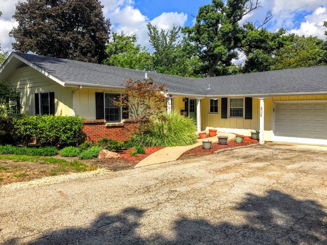 806 Edgewater Dr, Naperville, IL 60540 photo 2
