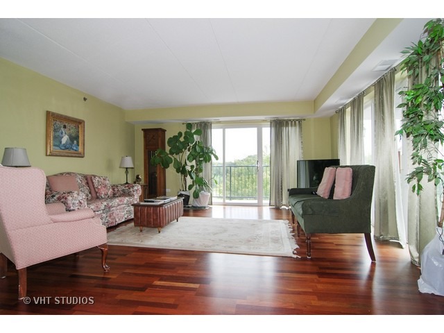 8030 River Walk Dr #4A, Lyons, IL 60534 photo 2