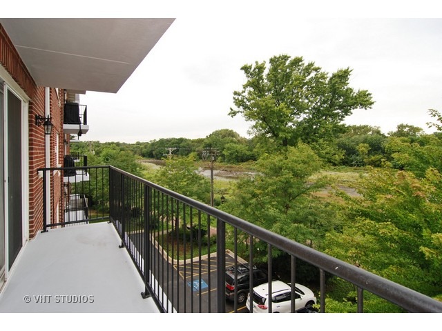 8030 River Walk Dr #4A, Lyons, IL 60534 photo 11