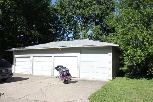 1208 Locust St, Sterling, IL 61081 photo 3