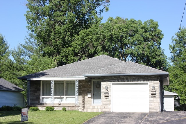 1208 Locust St, Sterling, IL 61081 photo 1