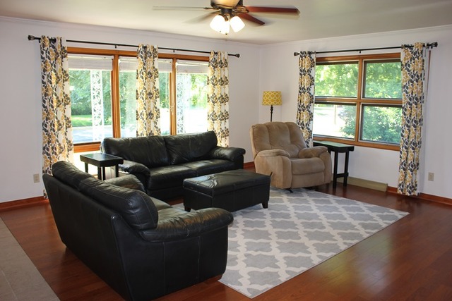 1208 Locust St, Sterling, IL 61081 photo 4