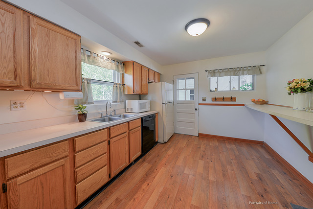 1001 E Illinois St, Wheaton, IL 60187 photo 2