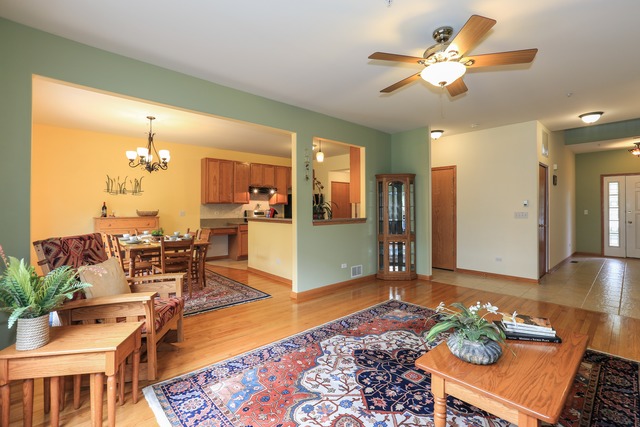 757 River Walk Dr, Wheeling, IL 60090 photo 4