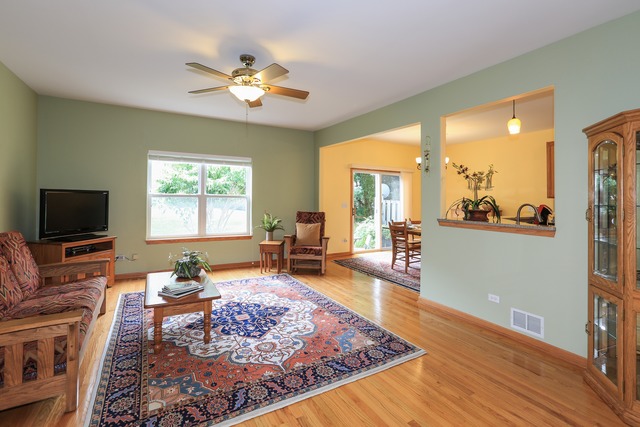 757 River Walk Dr, Wheeling, IL 60090 photo 3