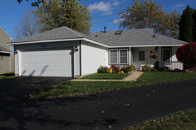 1355 Windsor Ct, Elgin, IL 60120 photo 2