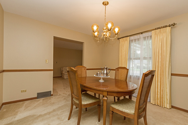 130 Thomas More Dr, Elgin, IL 60123 photo 5