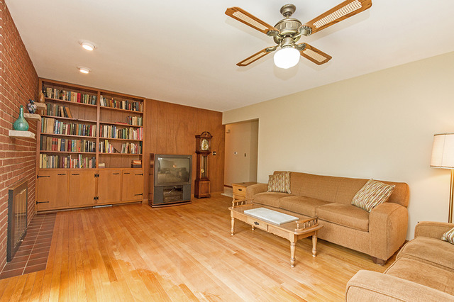 130 Thomas More Dr, Elgin, IL 60123 photo 9