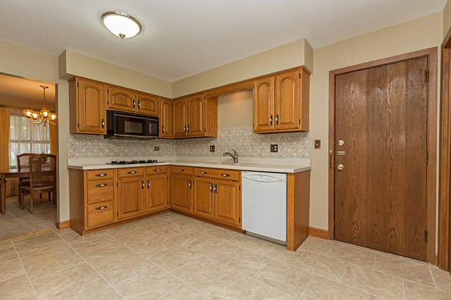 130 Thomas More Dr, Elgin, IL 60123 photo 7