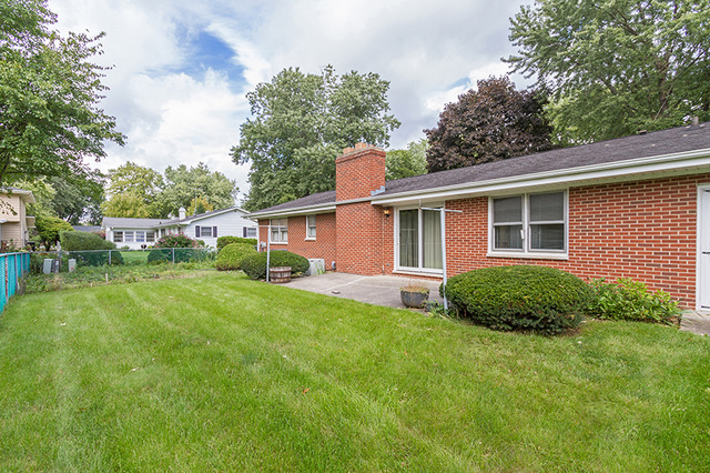 130 Thomas More Dr, Elgin, IL 60123 photo 25