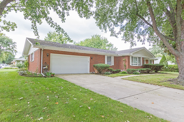 130 Thomas More Dr, Elgin, IL 60123 photo 2