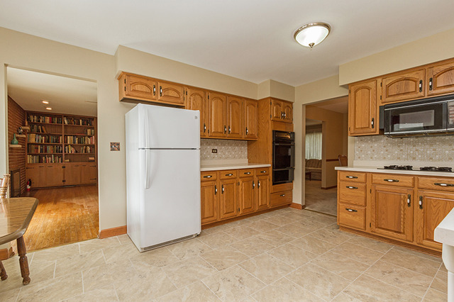 130 Thomas More Dr, Elgin, IL 60123 photo 8