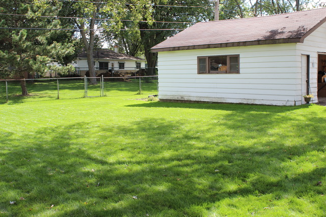 585 Illinois Blvd, Hoffman Estates, IL 60169 photo 17