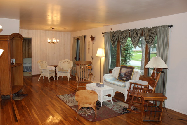 585 Illinois Blvd, Hoffman Estates, IL 60169 photo 8