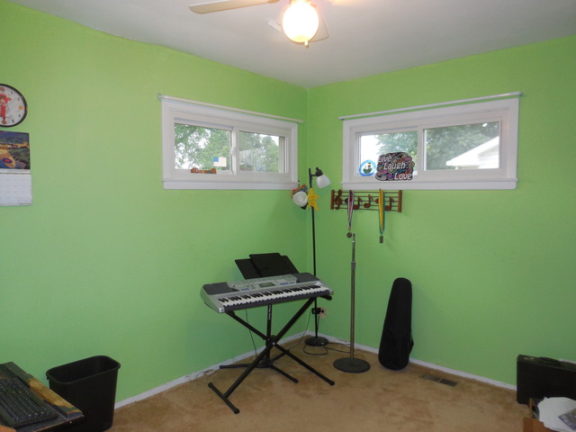 585 Illinois Blvd, Hoffman Estates, IL 60169 photo 14