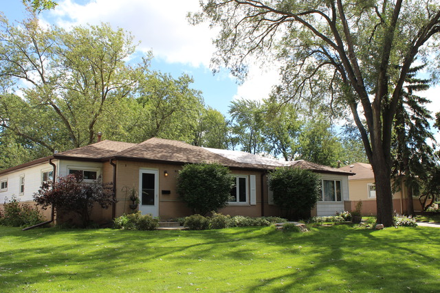 585 Illinois Blvd, Hoffman Estates, IL 60169 photo 1