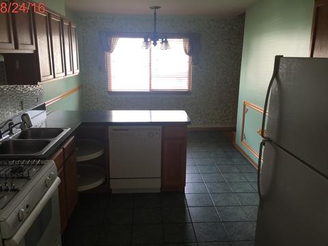 7533 Heritage Ct, Summit, IL 60501 photo 2