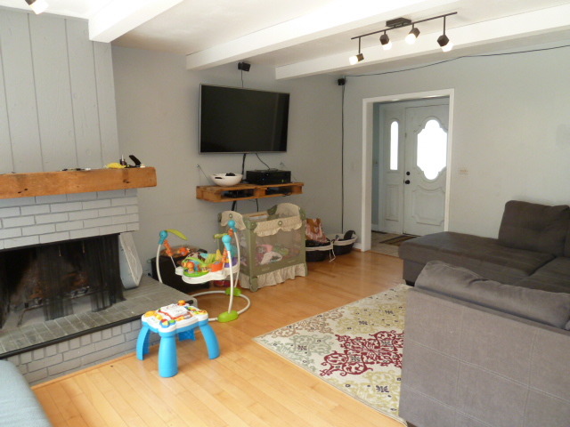303 W Morse Ave, Bartlett, IL 60103 photo 4